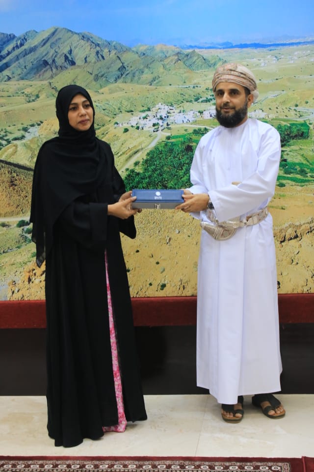 alnbaschool's tweet photo. يسر إدارة مدرسة نبع العطاء ان  تبارك للأستاذة بشراء الجهوري والأستاذة رحمه الوهيبي، تكريمهن من قبل سعادة محمد بن حميد الغابشي والي ولاية العامرات ورئيس مجلس أولياء الأمور  فمبارك لهن هذا التكريم💐. 
#مدارسنا_آمنة
#فعاليات_تعليمية_مسقط
@amerat13
@besso20121
@alnbaschool https://t.co/o7k8yLQUg9