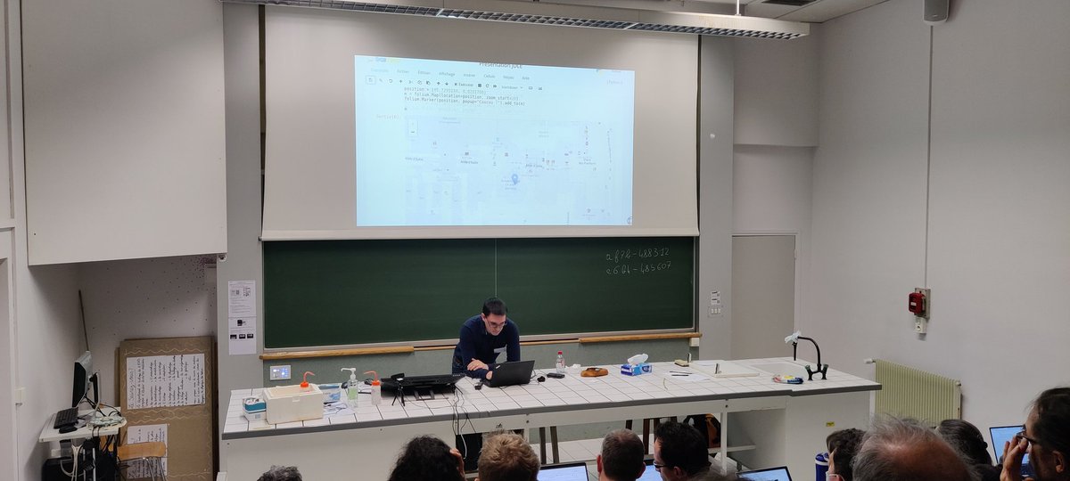 Jeff8342's tweet image. Présentation de Romain Casati de @CapytaleFr #python et avec une nouveauté en bloc #pixelart @DANE_acLyon