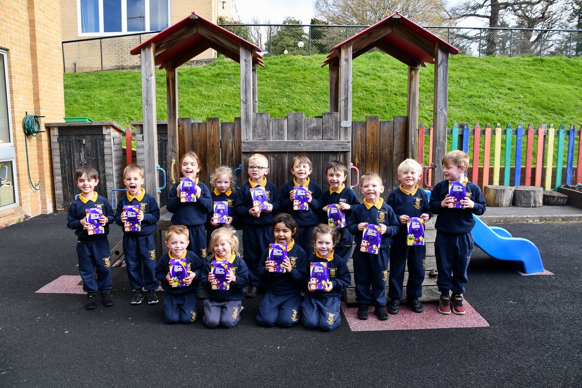 StEdsPrePrep's tweet image. It was great to see our Reception Elm pupils using their egg-cellent skills in team work and perseverance today, as they took part in an Easter egg hunt. Lots of smiles were seen when the clues took them back to their classrooms, where chocolate eggs were hidden for everyone! 🐰