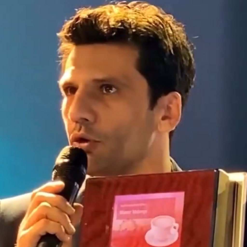 2011Greeneyes's tweet photo. #KaanUrgancıoğlu Talking about coffee 😋😀☕️
#siemenstürkiye
#DünyaBiKahveUzağında #Siemens #EQ700 https://t.co/UuyzXWl1Br