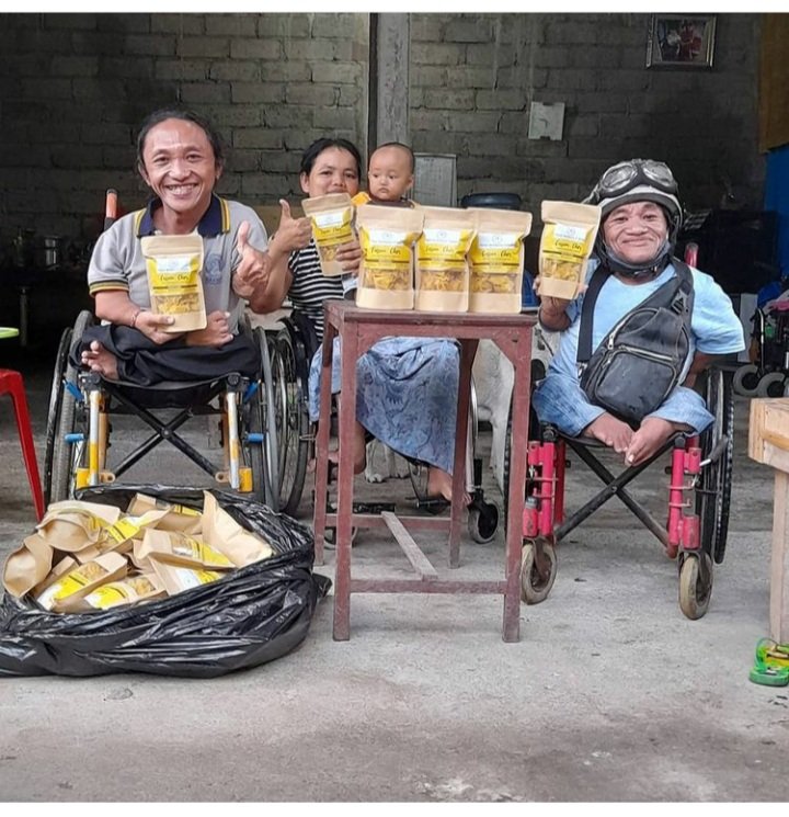 Semua ciptaan Tuhan pastilah bermanfaat diposisinya masing2.
Semasih kami diberi kesempatan untuk brnafas kami akn slalu brjuang untuk hidup yg lebih baik. Terimakasih banyak atas dukungan bpk/ibu yg sudah mensuport usaha KERIPIK kami. Jika ada yg minat wa di 081805428798. Trms