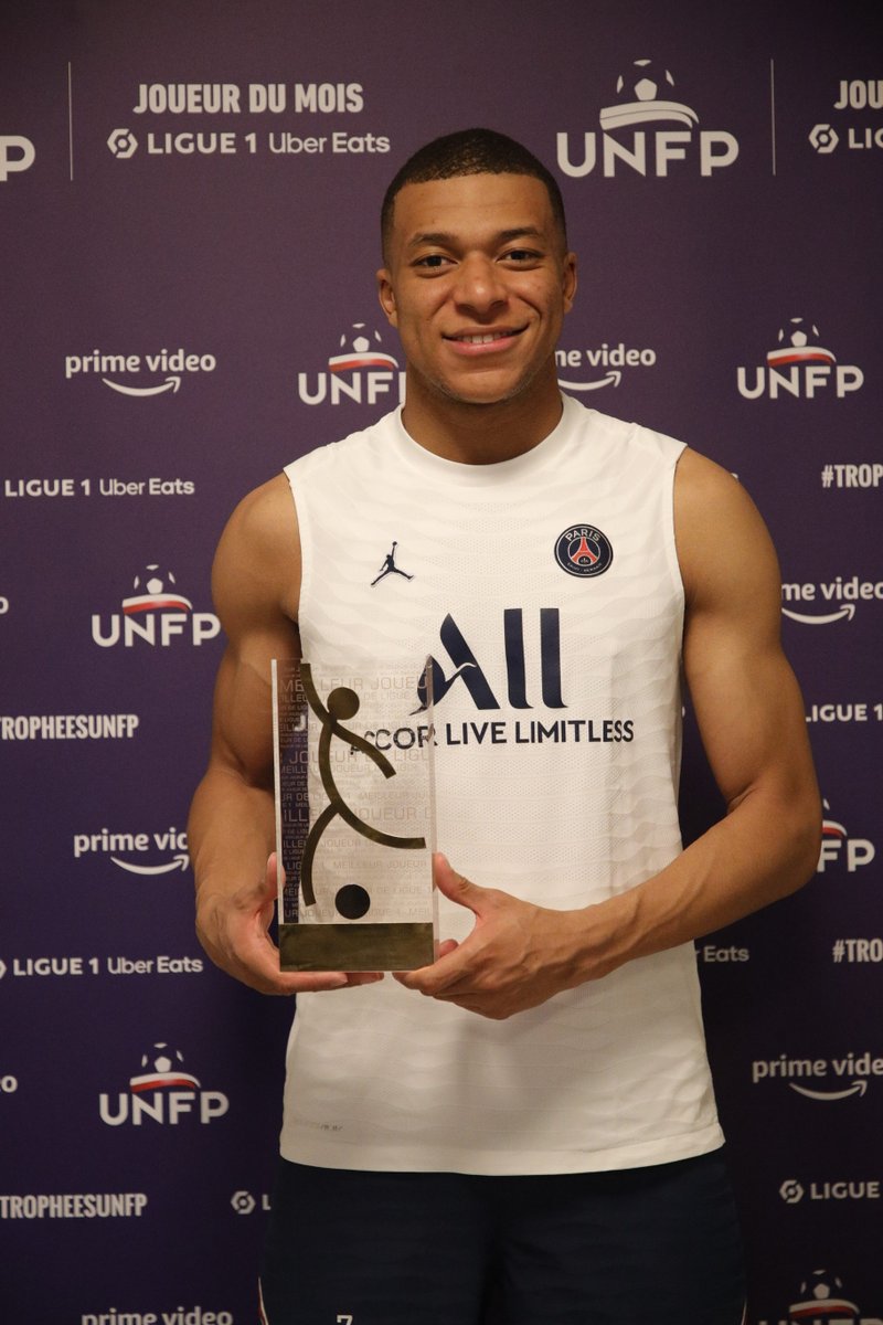 🔝🏆

<a href="/KMbappe/">Kylian Mbappé</a> a reçu son trophée de joueur du mois de 𝐟𝐞́𝐯𝐫𝐢𝐞𝐫 en #Ligue1 ❤️💙