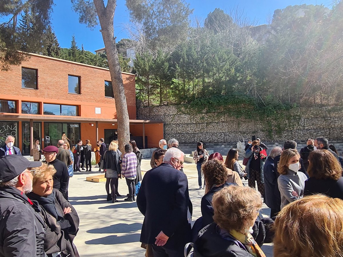 RoccoLozano's tweet photo. Hoy he estado en la inauguración de @EinaBcn Bosc: un acto precioso, una performance extraordinaria y todos los discursos hablando del "alma" única de esta escuela. Ha sido fantástico coincidir con tantos amigos y colegas de la cultura barcelonesa. ¡Gracias por invitarme! https://t.co/CoLvLteZLU