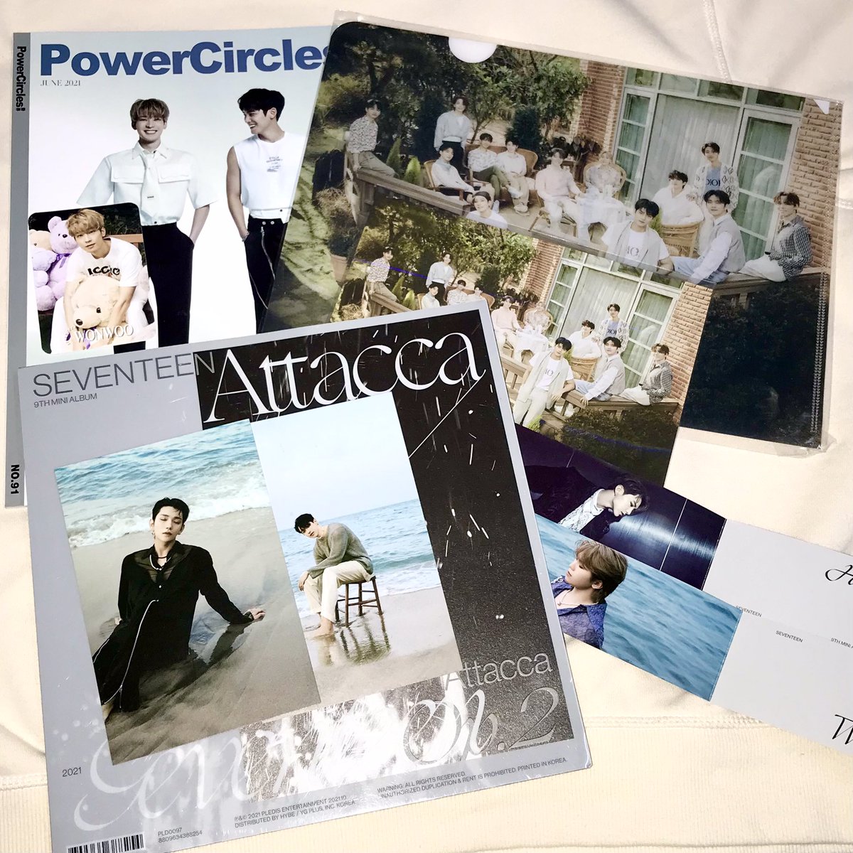 kiujoha1's tweet photo. Help RT 🇲🇾 Happy 700! To thank you, we’re having a GA 🤍 specially for Carats, Nctzens and Engenes! ✨

Rules: 
📍follow, rt this and our pinned twt ☺️
📍Carats are welcomed to our Tele channel <3

🎉 Prizes: refer picture
📦 Postage on winners
📆 Ends: 1st May https://t.co/088k6zsasb