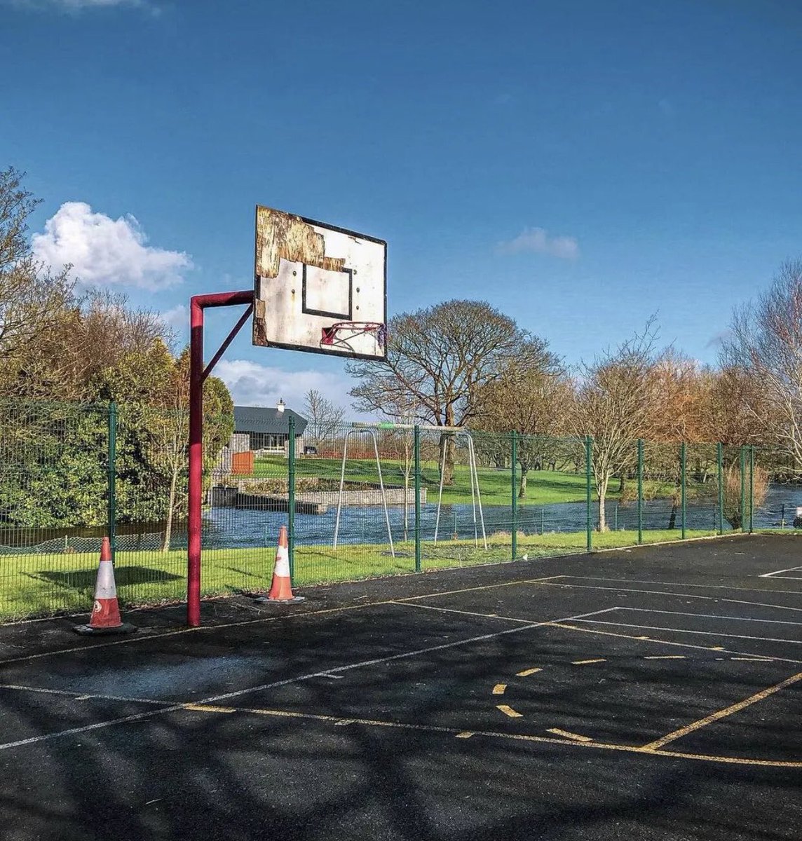 dave_severns's tweet photo. Hoop of the Day…. Galway, Ireland #hoopoftheday https://t.co/MDQGlG3xZo