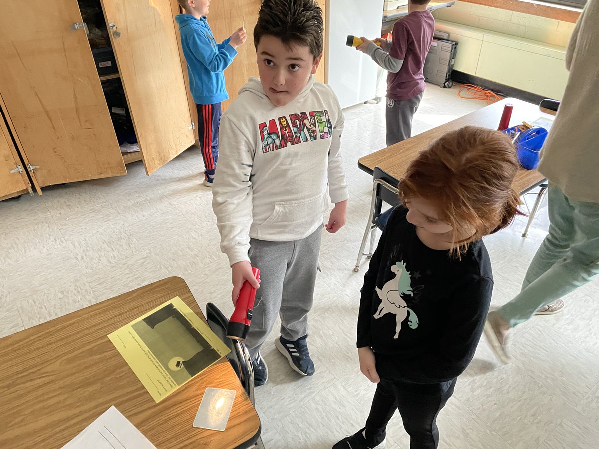 CommackSchools's tweet photo. Mrs. Fox’s first grade scientists at IH had a great time in the Science Lab exploring the concept of reflection using flashlights and mirrors. #ScienceFun #IndianHollow #CommackSchool #Reflection https://t.co/tIP5w0fYnR