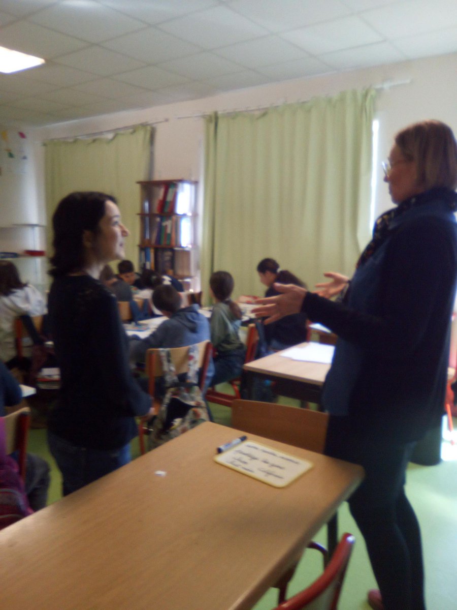 NIORTenBulles's tweet photo. #48BD Marianne Alexandre présente Lothaire Flammes aux élèves de CM2 de l'école de La Rochénard.
Une action culturelle fort appréciée proposée par @NIORTenBulles en partenariat avec @48H_BD https://t.co/DiooitYdi9