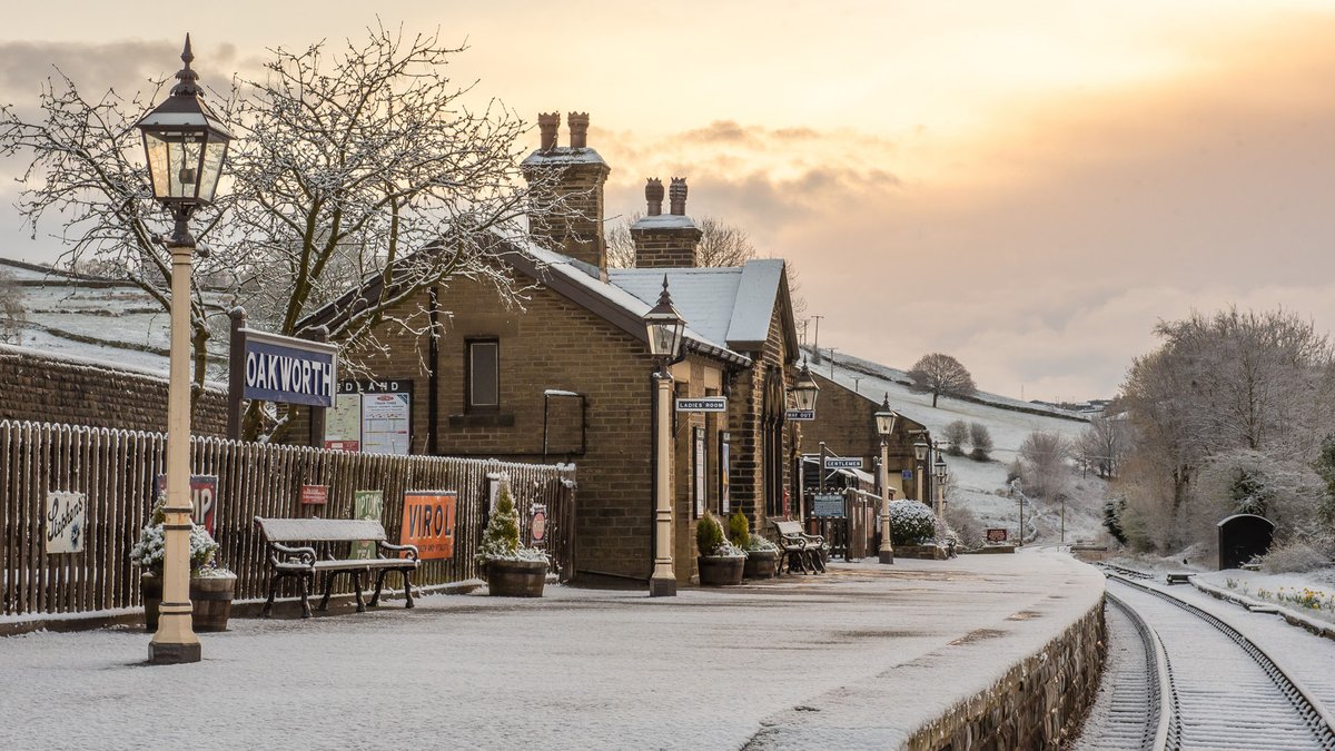 Oakworth Station with a dusting of spring snow just after dawn.
#oakworth #kwvr #brontecountry #heritagerailway #steamtrains #railwaychildren