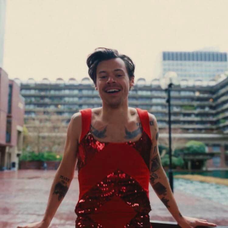 hstylespics's tweet photo. happiness looks good on him #AsItWas https://t.co/WSUoZyiir1