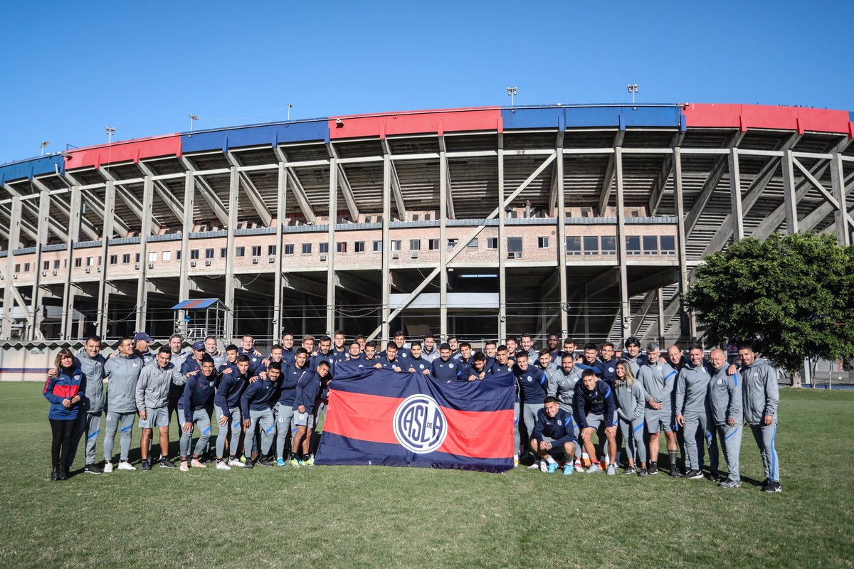 SanLorenzo's tweet photo. ¡Feliz cumple, #SanLorenzo! 💙❤ https://t.co/kiTP1TNwBZ