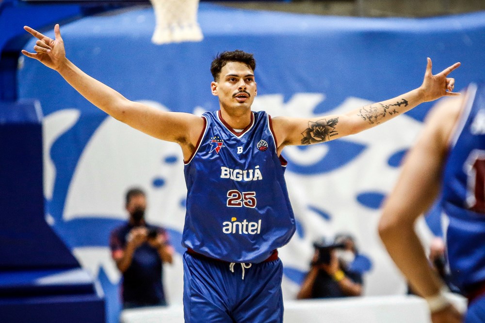 Mauro Osores (@osoresmauro) on Twitter photo Ayer en <a href="/basquetplus/">basquetplus</a> linda charla con Diego
Cruzó el charco en busca de un camino, soñando con una carrera y dos años después la vida lo encontró tomando un café con Magnano, convocándolo a la selección.
Diego García Pena, argentino made in Uruguay; basquetplus.com/Diego-Garcia-P… Ayer en <a href="/basquetplus/">basquetplus</a> linda charla con Diego
Cruzó el charco en busca de un camino, soñando con una carrera y dos años después la vida lo encontró tomando un café con Magnano, convocándolo a la selección.
Diego García Pena, argentino made in Uruguay; basquetplus.com/Diego-Garcia-P…