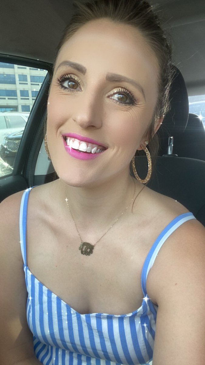 BekahKirschmann's tweet photo. Feels like spring today 🌸💋 https://t.co/AseR3m5elb