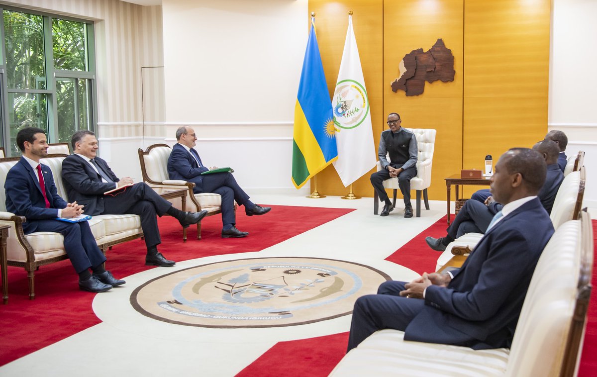 UrugwiroVillage's tweet photo. Today at Urugwiro Village, President Kagame received Director General of the French Development Agency @RiouxRemy, who recently launched the agency’s new office in Kigali. https://t.co/1kcMlQgCTl