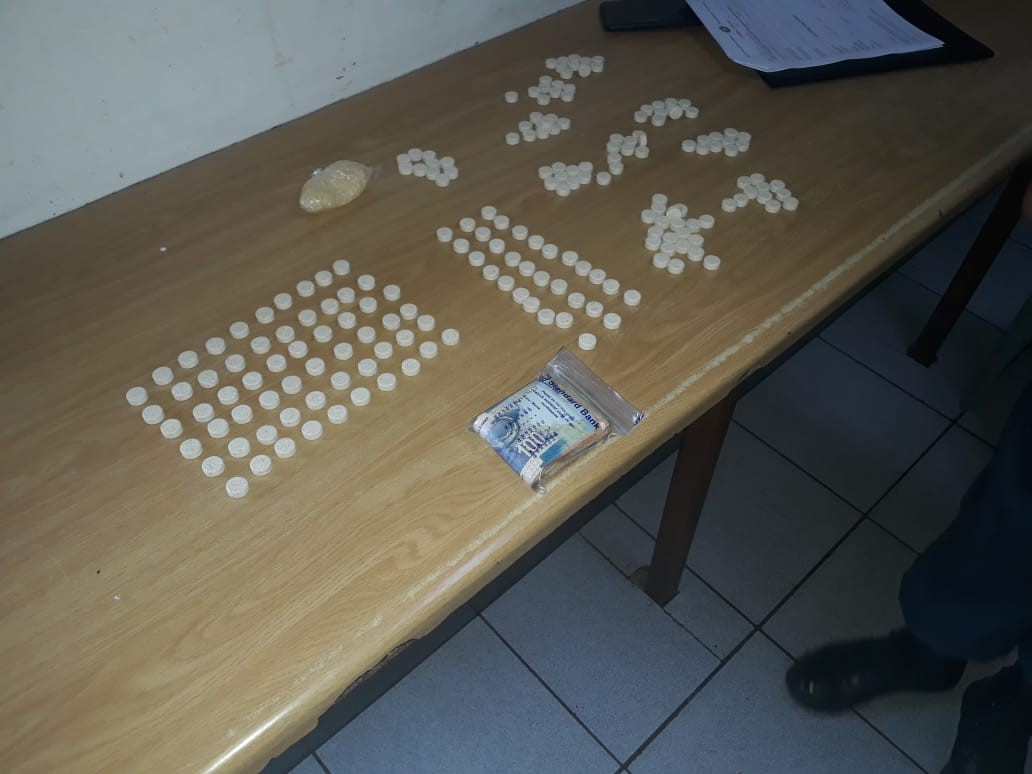 #sapsWC #SAPS Citrusdal swiftly operationalised after receiving a #TipOff. Stop &amp; search on the N7 this morning led to the recovery of mandrax tablets and tik. #DrugsOffTheStreets #CommunityPolicing ME
saps.gov.za/newsroom/msspe…