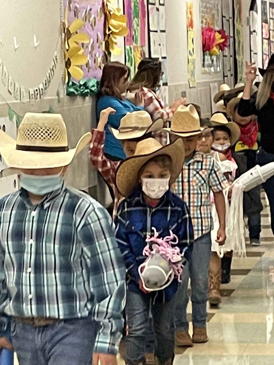 mcstrickes's tweet photo. Our Kindergartners put on an awesome Rodeo Day Parade to celebrate the end of their Texas unit! @CFBISD @KinderWithMsN #RodeoDayParade #KinderLearning https://t.co/ujhoysMGkE
