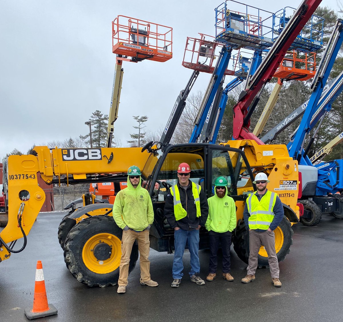 On March 31, 2022, some of Sheridan’s team received their Rough Terrain Forklift Certification from United Rentals in Portland, Maine. 

Congratulations on your achievement!
(Left to Right) Frank Gruhn, Paul Campbell, Logan Miranda, and Dylan Hapworth
#sheridanconstruction