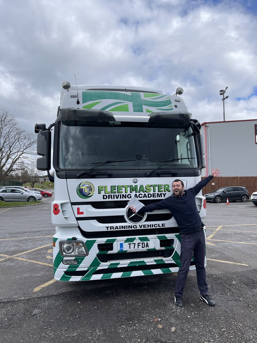 FleetmasterDA's tweet photo. Great way to finish. Dom Mottram from @networkrail passed his C+E today first time at our @DVSAgovuk test centre! 😎 🚚 https://t.co/sWMWecLV9q