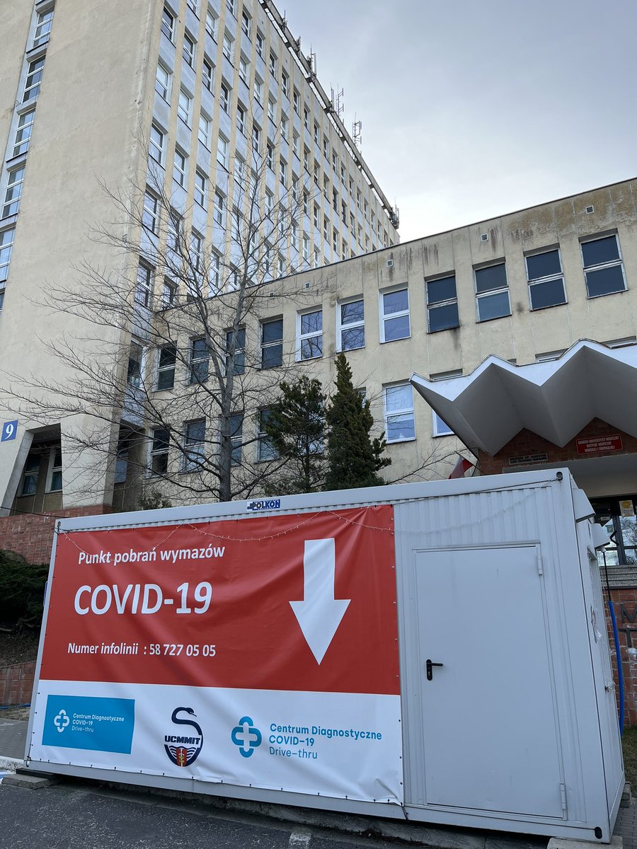 GrzybekMaciej's tweet photo. Centrum C-19 @IMMiTGdynia @ucmmit zawiesza funkcjonowanie od 1/04/22 pozostając w pełnej gotowości. Od początku pracy Centrum studenci i lekarze @GUMedGdansk pobrali ponad 35.000 wymazów. Dziękuje za Wasze poświęcenie i możliwość pracy z tak zgranym teamem🙏@MiastoGdynia https://t.co/jDIxtRXUWu