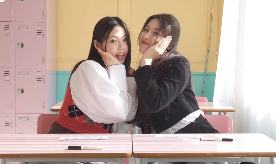 nmixxpics_'s tweet photo. Jiwoo and Kyujin on PICK NMIXX EP.05 <3 https://t.co/g7lrwRU14k