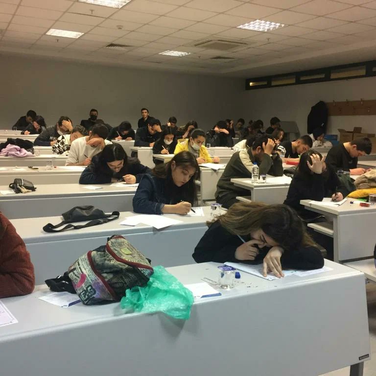 Sempati_Vip's tweet photo. Öğrencilerimiz bugün Hasan Kalyoncu Üniversitesinde,Sınav tatbikatı ve Dr.Ögrt.Üyesi Ahmet AYAZ tarafından sunulan Kariyer Plan. ve Mesl. Seç. Seminerine katıldılar.Ev sahipliğinden dolayi H.Kalyoncu Üniversitesine ve Ahmet AYAZ hocamıza çok teşekkür ederiz. @hkunv @ahmetayazpdr https://t.co/hvCVq8PJPZ