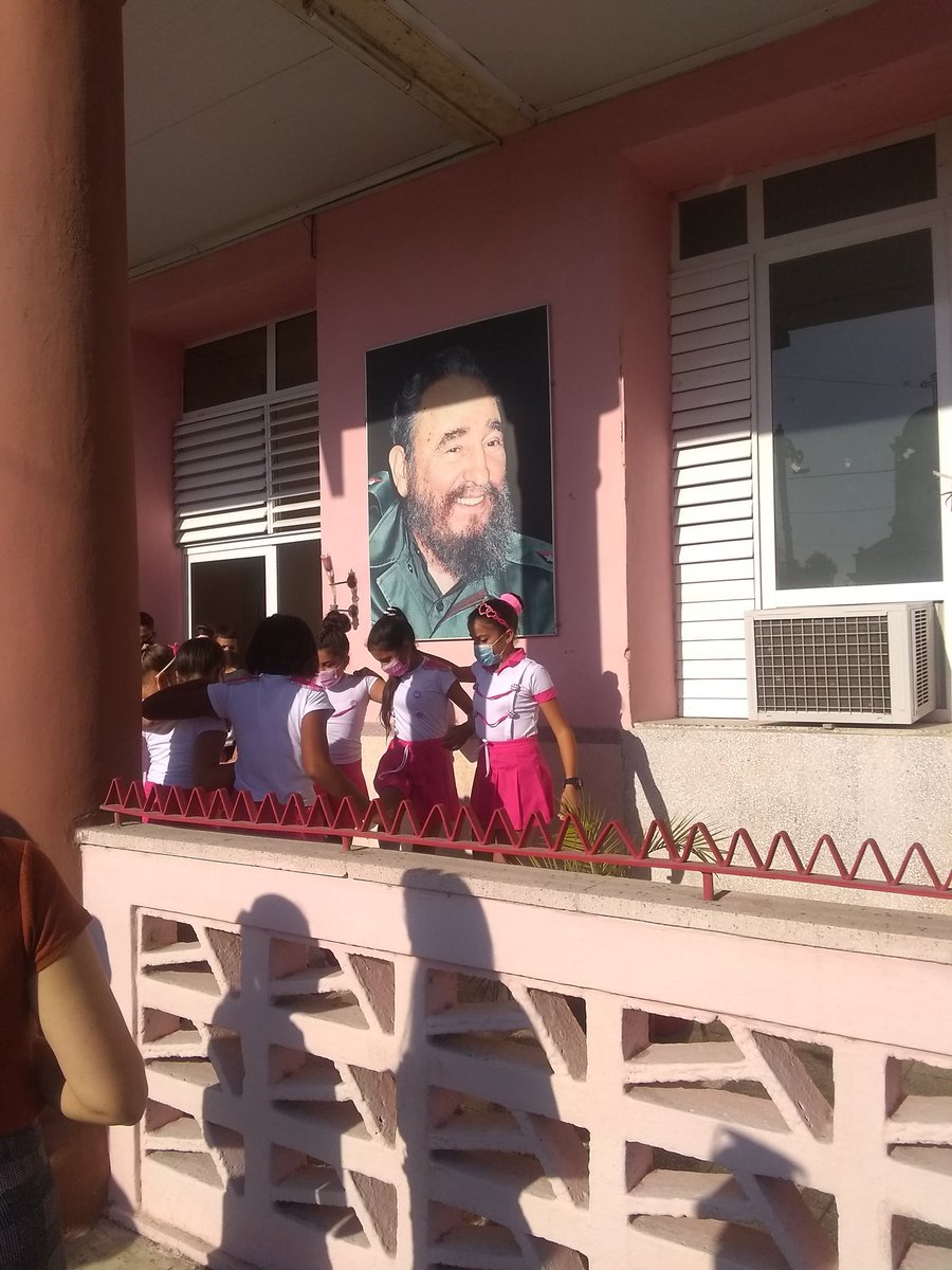 Asalto de amor de nuestros pioneros a la sede del PCC en CIFUENTES #60UJC #61OPJM #VamosConTodo