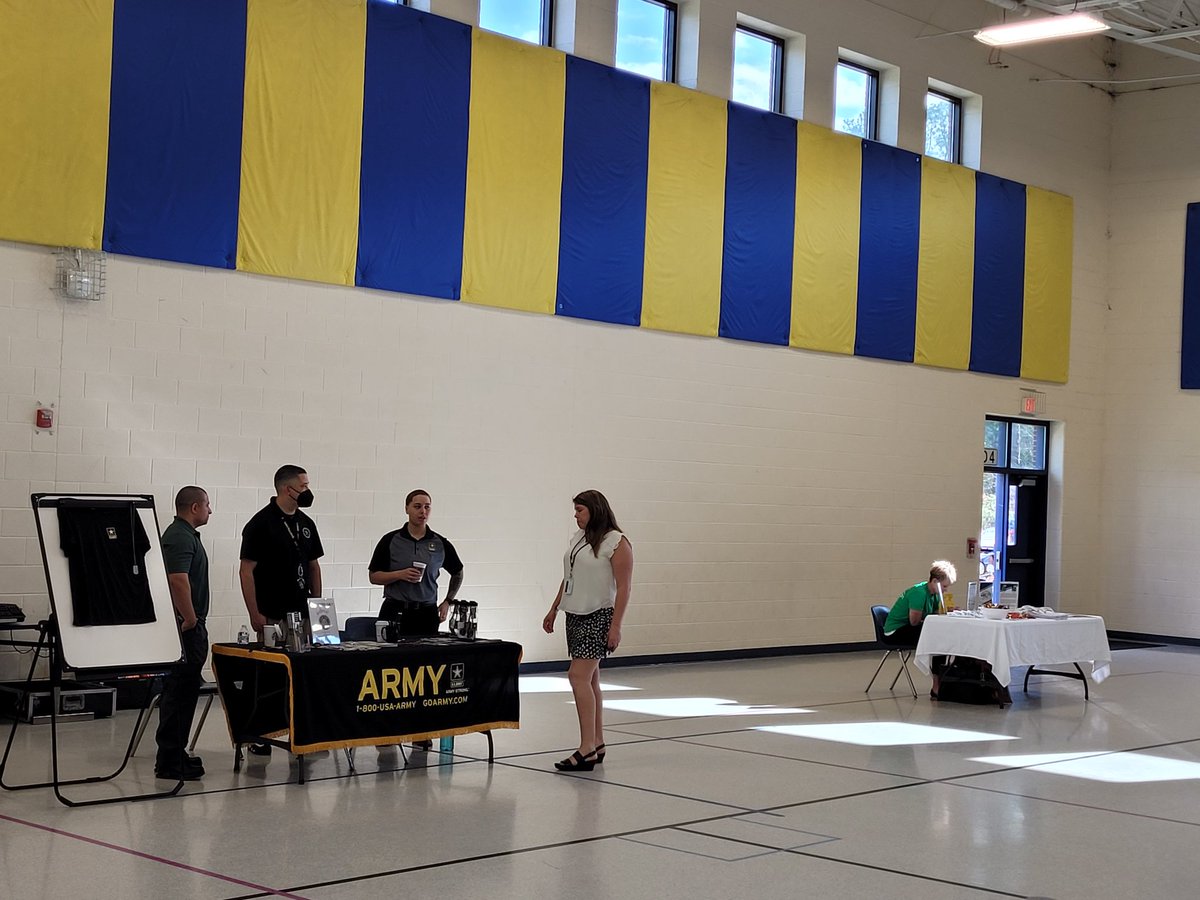 It is a great day to be a Phoenix! @york_river_acad is deep into our Career Day. Thank you Ms. Warlick and all of our presenters! Round two pictures will be attached in comments! @YCSD @YCSDcte