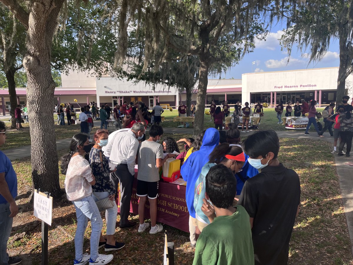 MiddletonSTEM's tweet photo. What an Awesome turnout for Middleton’s 🐅 Spring Magnet Open House🤗#WeRMiddleton #AcademicExcellence 🩺⚙️🕹💻#preparingstudents4life @HillsboroughSch @SDHCMagnet https://t.co/ioPRDde3qt