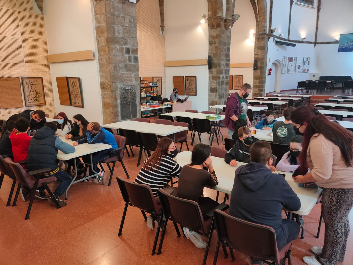LaSalleLaSeu's tweet photo. L'alumnat del SIEI de tota l'escola #laSallelaSeu també visita el @FestivalJoc Els han acompanyat, a més, un grup d'alumnes de 4t d'ESO que fan un projecte APS. S'ho han passat molt bé!! #ProjecteJoc #inclusió https://t.co/ELKdokg1kA
