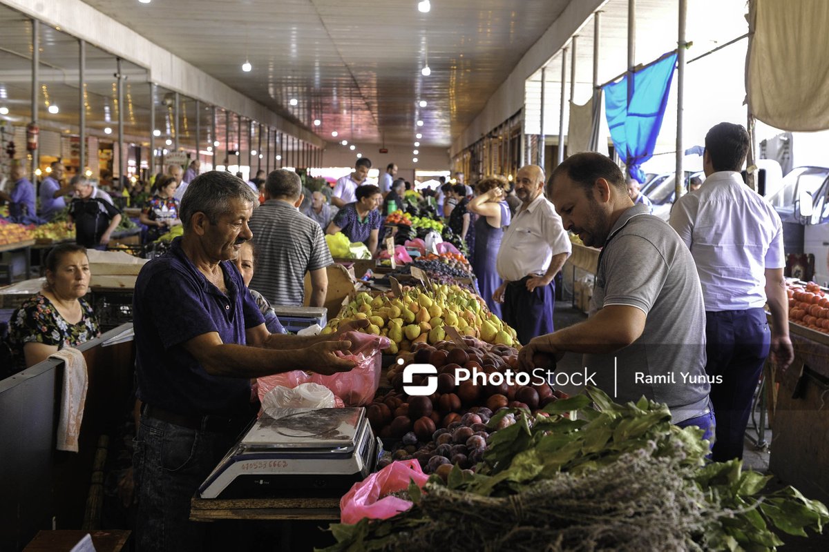 PhotoStockaz's tweet photo. "8-ci km" bazarı: 30 iyul 2019
"8th km" #bazaar: July 30, 2019
#Azerbaijan, #Baku Photo: Ramil Yunus #PhotoStock #vasmoy #market #Bazar #vasmoybazari #8kmbazar #photo #stock #streetphotography #streetstyle https://t.co/V06EimMYkE