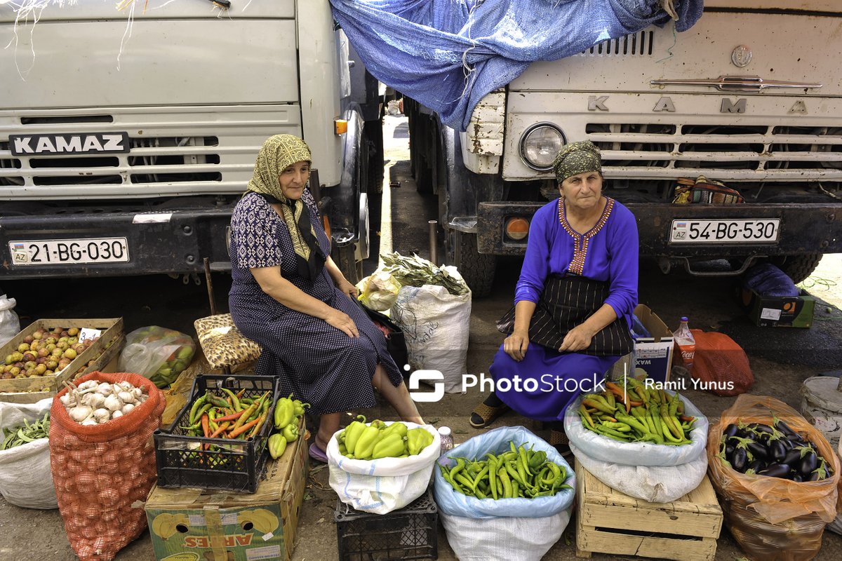PhotoStockaz's tweet photo. "8-ci km" bazarı: 30 iyul 2019
"8th km" #bazaar: July 30, 2019
#Azerbaijan, #Baku Photo: Ramil Yunus #PhotoStock #vasmoy #market #Bazar #vasmoybazari #8kmbazar #photo #stock #streetphotography #streetstyle https://t.co/V06EimMYkE