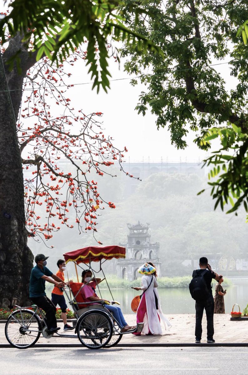 PhotographyMinh's tweet photo. Hoan Kiem Lake is a tourist destination https://t.co/LLwlZRqEsg