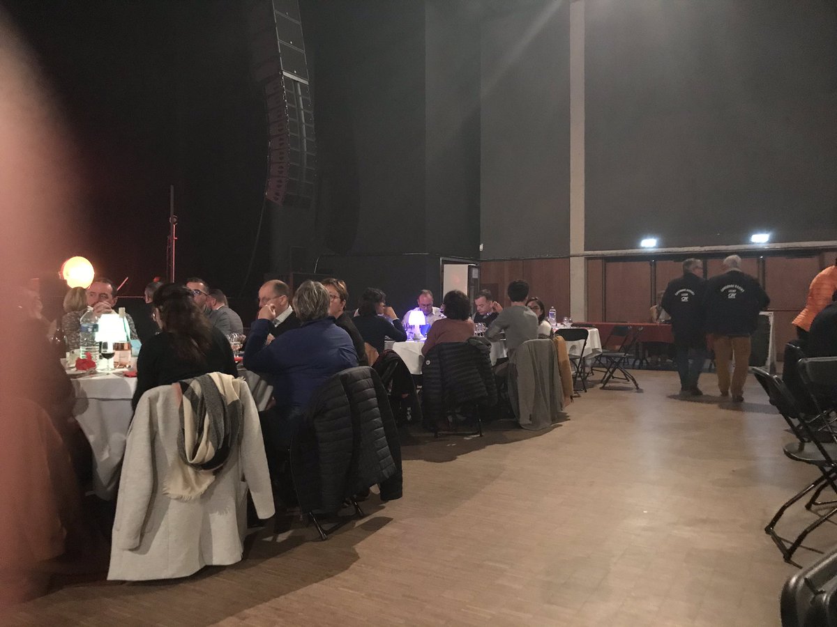CCIBocage's tweet photo. @CCIDeuxSevres présente ce jour au repas du club des entreprises du Bocage @Club_Entreprise au spectacle du la reprise après 2 ans de confinement  de la Foire de BRESSUIRE @agglo2b sur le thème du pays Basque en lieu et place de l Urkraine pour qui nous avons tous une pensée https://t.co/qqtnnV50q3