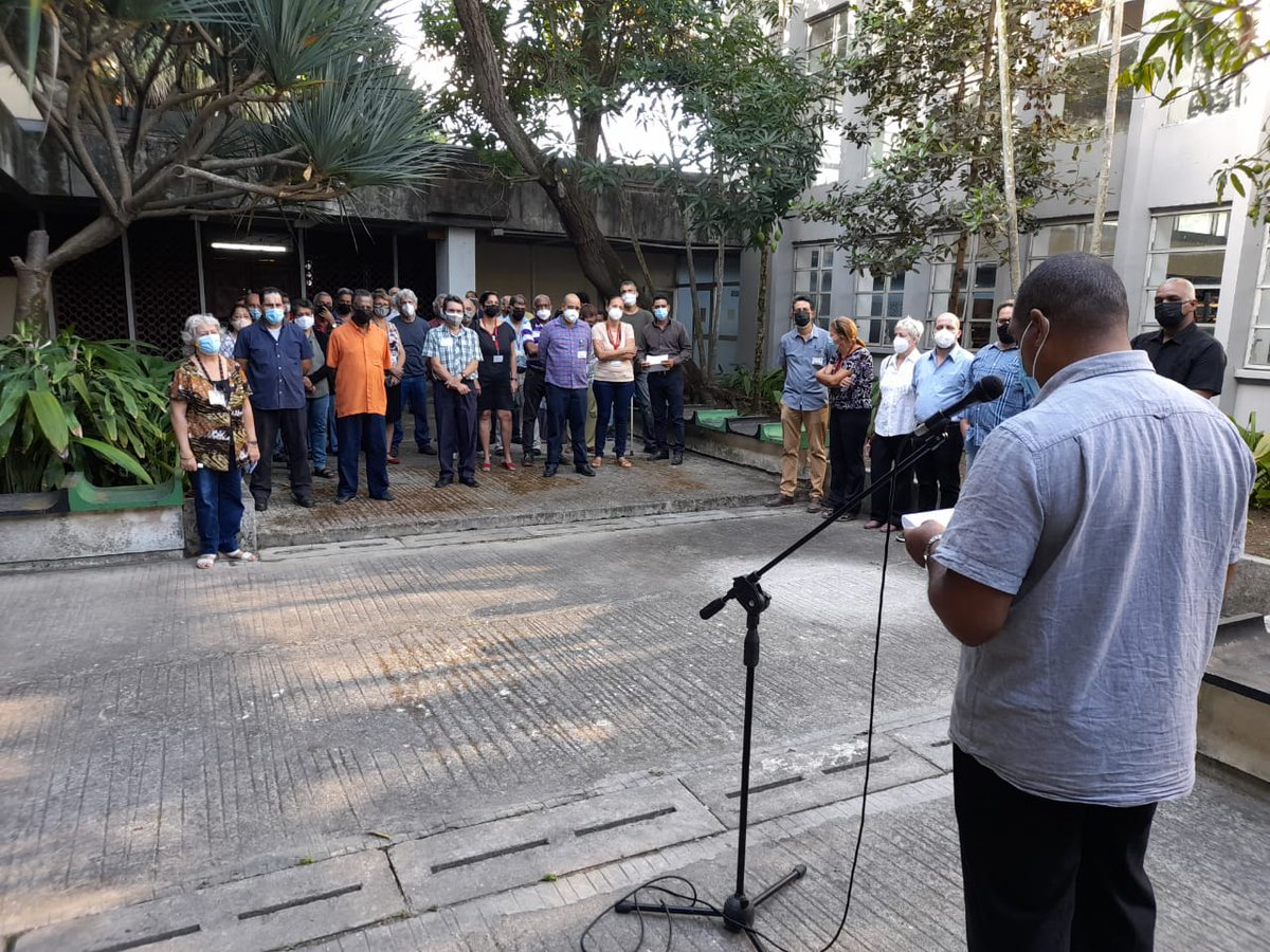 En el día de ayer se desvelo en la facultad de @mecanica_cujae una tarja en honor al profesor Alarcón.
Estuvieron presentes familiares y directivos de la universidad.

#Cujae <a href="/AlmaCujae/">Alma Cujae</a> <a href="/modesto_gc/">Modesto Ricardo Gómez Crespo</a> <a href="/DenyCujaeCuba/">Deny Oliva Merencio</a> <a href="/BarbyCTC/">Bárbara Infante Díaz</a>