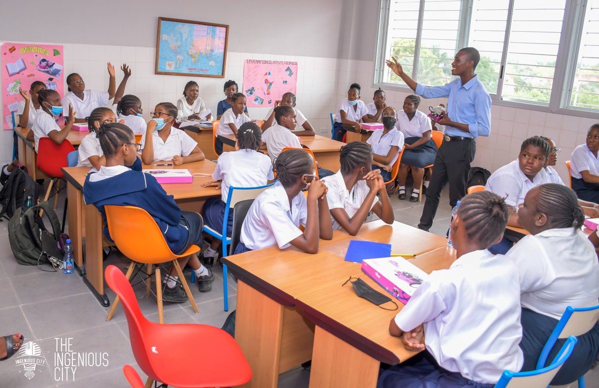 Ingeniouscity's tweet photo. 📸 #EnImages ⎮ Durant le mois de Mars 2022, Ingenious City a eu réel plaisir d'animer un atelier gratuit sur la robotique en marge de la journée des métiers du Lycée LIZIBA à Kinshasa le mercredi 9 mars 2022. https://t.co/So2uublq3V