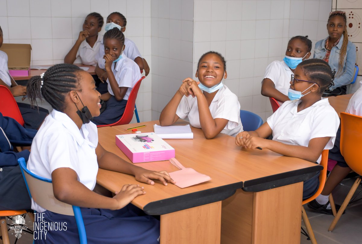 Ingeniouscity's tweet photo. 📸 #EnImages ⎮ Durant le mois de Mars 2022, Ingenious City a eu réel plaisir d'animer un atelier gratuit sur la robotique en marge de la journée des métiers du Lycée LIZIBA à Kinshasa le mercredi 9 mars 2022. https://t.co/So2uublq3V