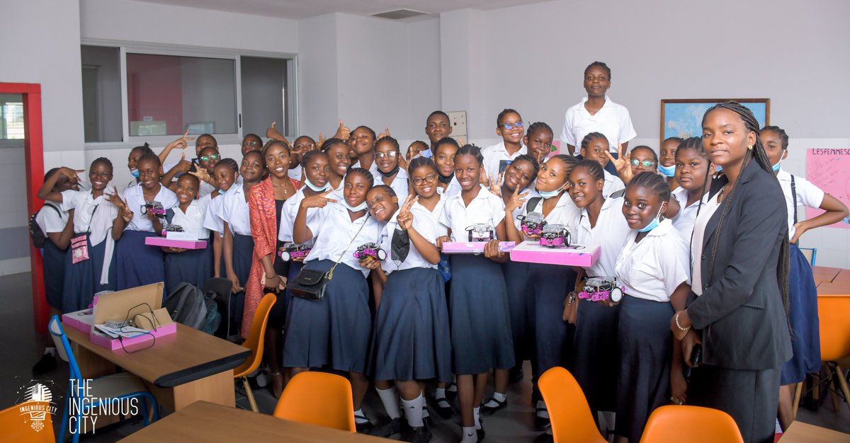 Ingeniouscity's tweet photo. 📸 #EnImages ⎮ Durant le mois de Mars 2022, Ingenious City a eu réel plaisir d'animer un atelier gratuit sur la robotique en marge de la journée des métiers du Lycée LIZIBA à Kinshasa le mercredi 9 mars 2022. https://t.co/So2uublq3V