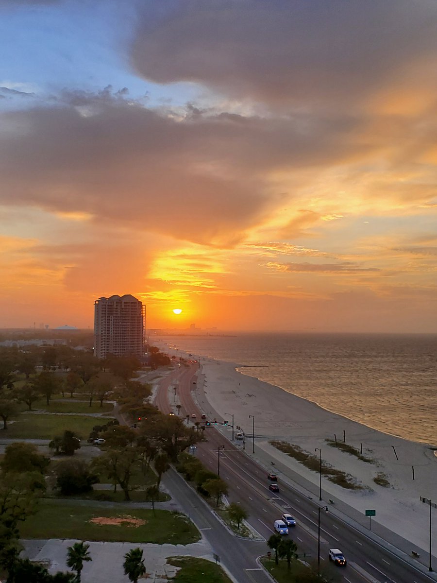 Another sunrise and all the potential a new day brings. Happy Friday!