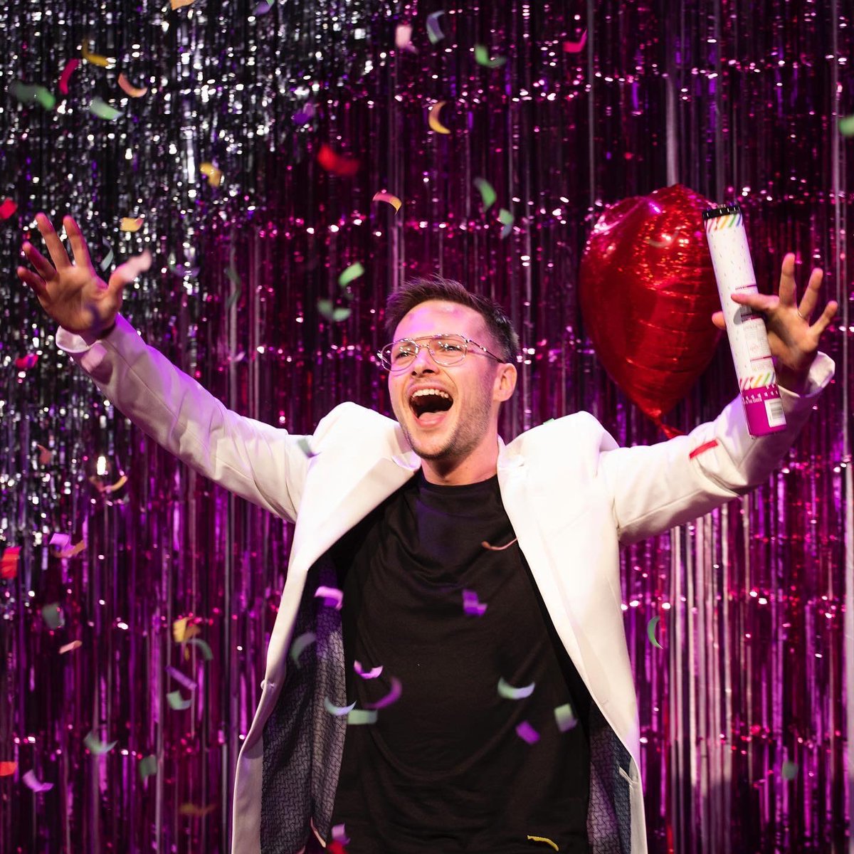 DibbyTheatre's tweet photo. Today we’re celebrating #FirstTimeTour
🎭 100 performances
⭐️ 120 stars (out of 130)
💷£2000 raised for charity
👩🦰 7000 audience members
🎉 62,500 involved in outreach
🗞Millions engaged through broadcast, digital & print
As one reviewer said, it’s been ‘one hell of a ride’ https://t.co/ExCv0tqMys