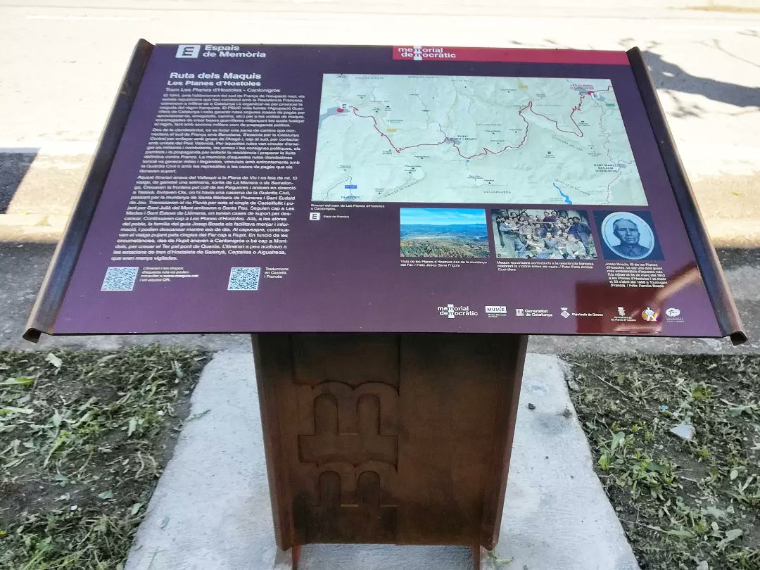 museuexili's tweet photo. Avui, prop del camí de la Vall de Llèmena, a Les Planes d'Hostoles, s'ha inaugurat el primer dels panells informatius de la ruta dels maquis (Serrallonga i La Manera-Cantonigròs).
#museuexili #maquis #lluitaantifranquista #femmemoria #guerracivil #exilirepublicà #josepboada https://t.co/ZbS4tHc1FP