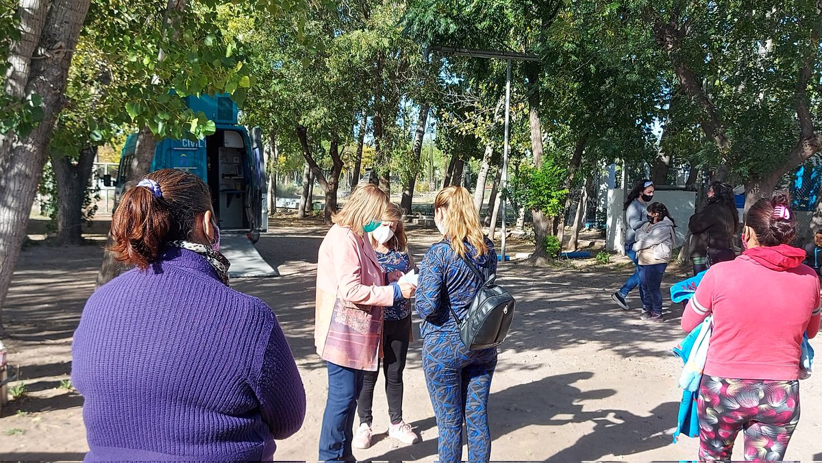 NormaVTrigo's tweet photo. Gracias a @MendozaGobierno @MinGobiernoMza, decenas de santarrosinos pudieron actualizar su DNI gratuitamente. Estuvimos en #LaDormida, #12deOctubre y #ElMarcado acompañando el #RegistroCivilMóvil y al mismo tiempo dialogando con los vecinos sobre las necesidades de cada zona. https://t.co/7sxtY9fIMG