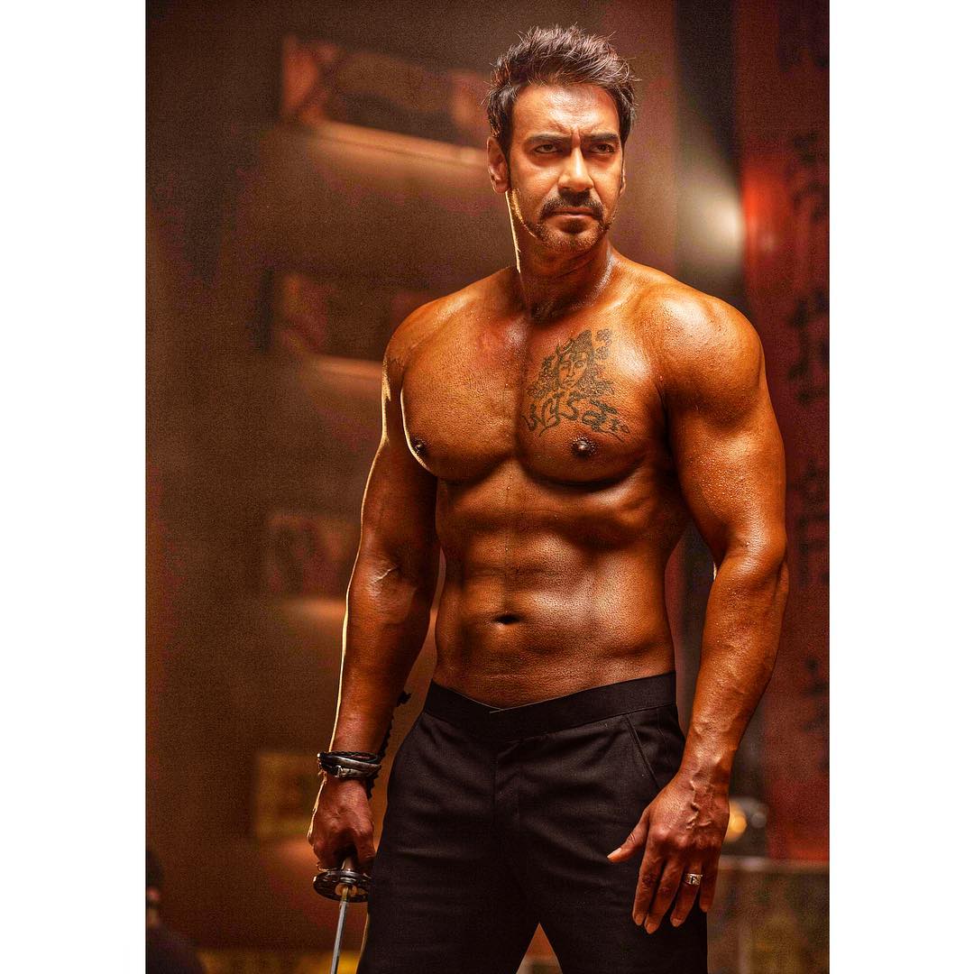 Wishing you w very happy birthday <a href="/ajaydevgn/">Ajay Devgn</a> Sir 💐🎂
Retweet this tweet if you are a AJ Fan ❤️ 

#HappyBirthdayAjayDevgn