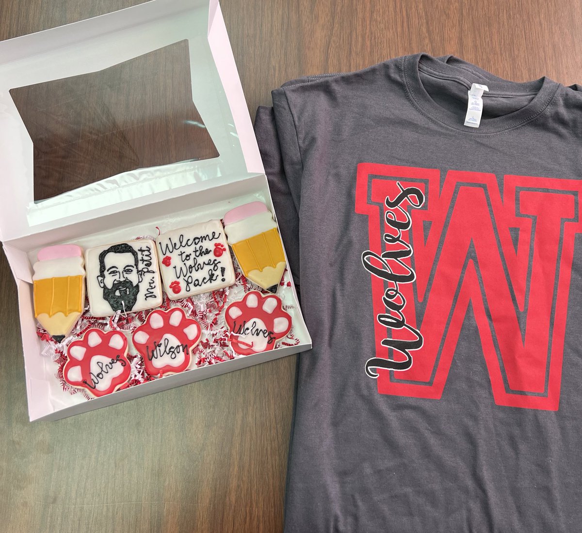 SachioPetit's tweet photo. A 3rd grade music program, sweet tshirts, and cookies with my face on them! GREATEST FIRST DAY EVER! Thank you @wilson_wolves for an amazing day! #bringthegood #pampaproud #hugsfordays https://t.co/2cdxVtk80R