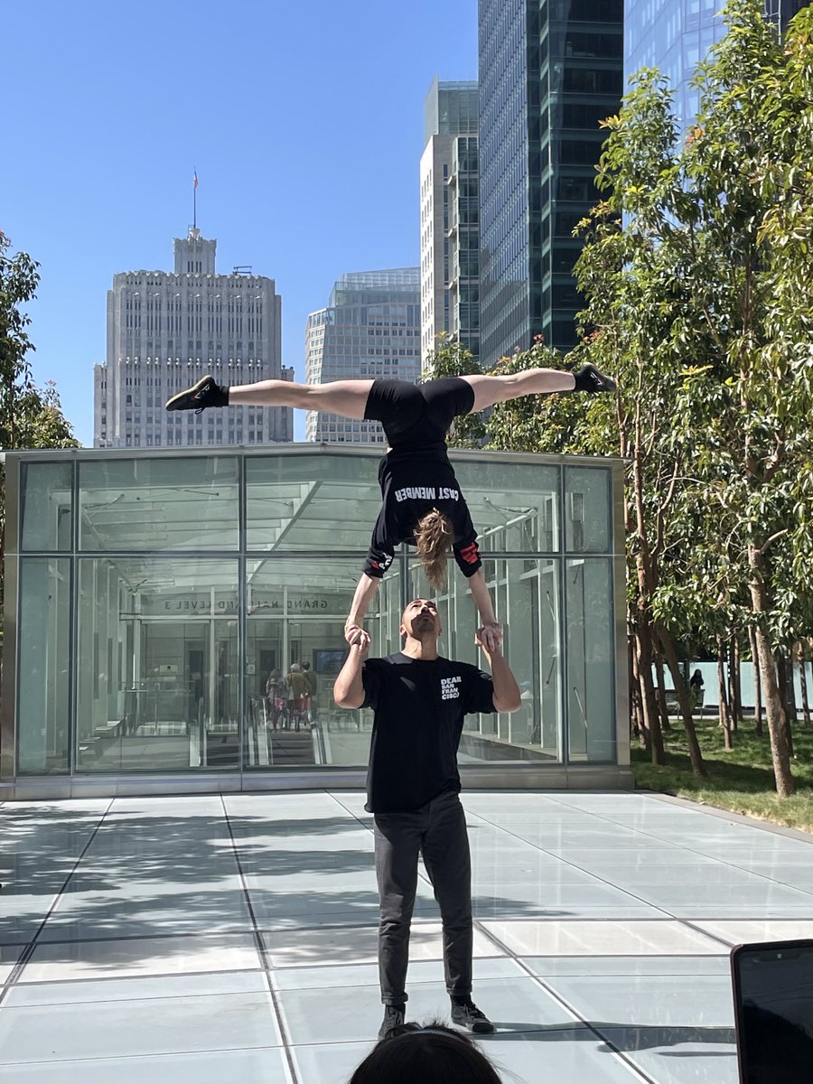 JenniferNorris2's tweet photo. Amazing acrobatics from ⁦@clubfugazisf⁩ #DearSanFrancisco celebrate spring ⁦@TransitCenterSF⁩  as part of #BloomSF https://t.co/HXh2YLRs4t
