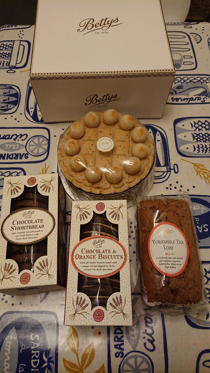 SmartRGW's tweet photo. Guess who's been visiting @RHSHarlowCarr this week? #Bettys #cake #PlantRecords https://t.co/1mtbpISdZi