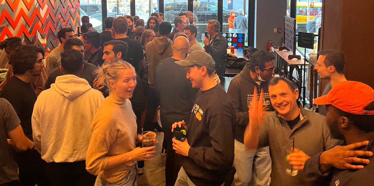 jfiance's tweet photo. fun with Berkeley founders & friends in NY!
our 2 hr happy hour, wound up goin for 4 hrs, until they kicked us out lol @thehousefund #inNYC #GoBears https://t.co/X54cZeQafa
