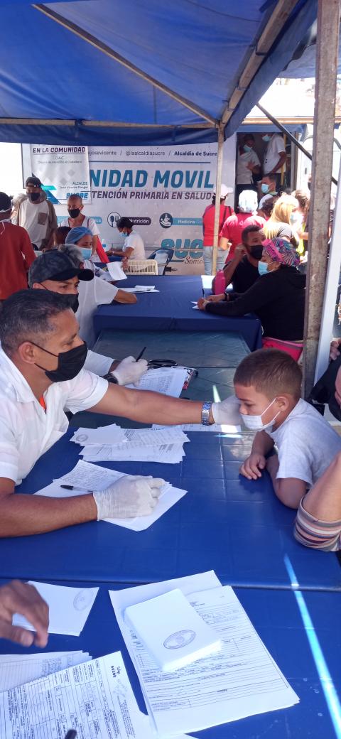 RamnRod69326695's tweet photo. Se realiza mega jornada de salud en el municipio Sucre, “CDI Palo verde” Estado Miranda, con la participación de la misión médica cubana, poniendo en alto nuestros principios humanistas y de solidaridad al pueblo de Venezuela.
@PaloVerdeCDI 
#SomosContinuidad 
@cubacooperaven https://t.co/jsagJGft6Q