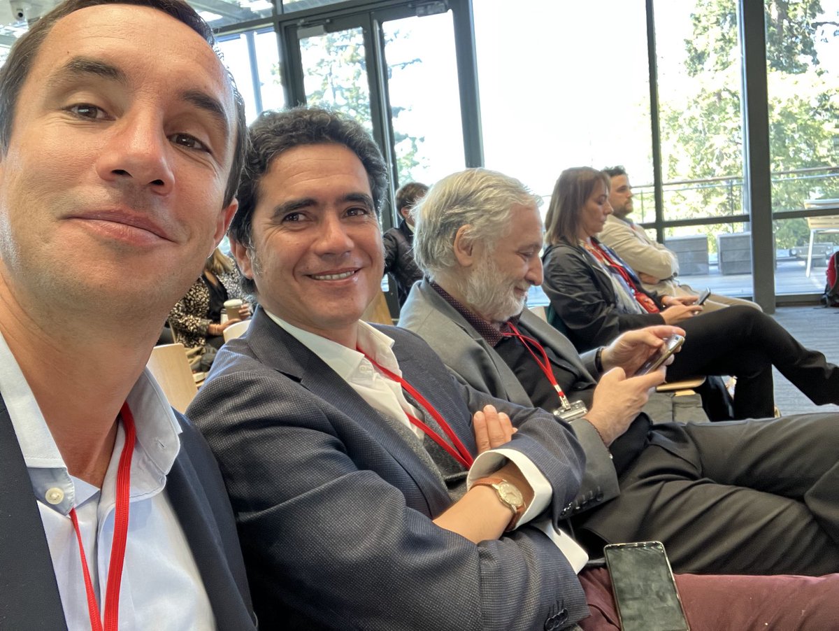 Gran exposición del ex Presidente Lagos en el evento de ⁦<a href="/MBA_Chile/">MBA Chile</a>⁩ en Berkeley. Una mirada de futuro anclada en la historia. Acá junto a mis amigos y colegas de la ⁦<a href="/UAI_CL/">UAI</a>⁩ ⁦<a href="/ignaciobriones_/">Ignacio Briones</a>⁩ y ⁦<a href="/EduardoBitran/">Eduardo Bitran</a>⁩