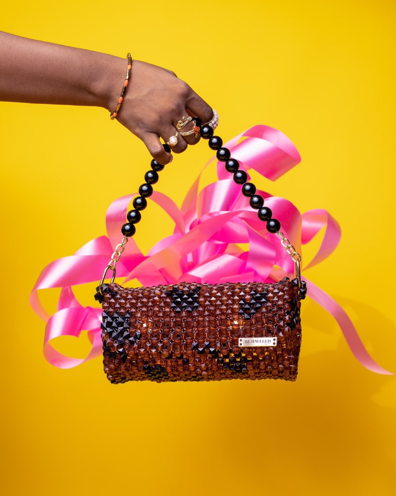 MisterA___'s tweet photo. My wife finally dropped her beaded bag collection yo!! THE BELLE VIE SS2 COLLECTION FINALLY DROPPED!!! Y’all Ladies please get your purses ready!! THIS BAGS ARE AMAZINGGG!! Head to @bejeweled_by_jt ‘s page!! Preorder starts today!! https://t.co/FhDrL4GYOB