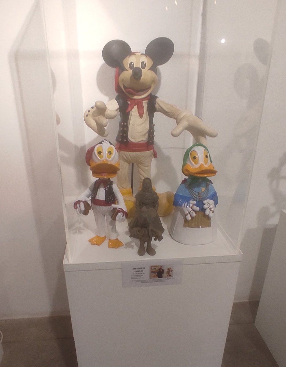 EnrCasanova's tweet photo. Magnífica exposició de la feina d'en Juan Carlos Tur. #Modelant còmics, escultura en còmic. https://t.co/uPNPMHvtkm