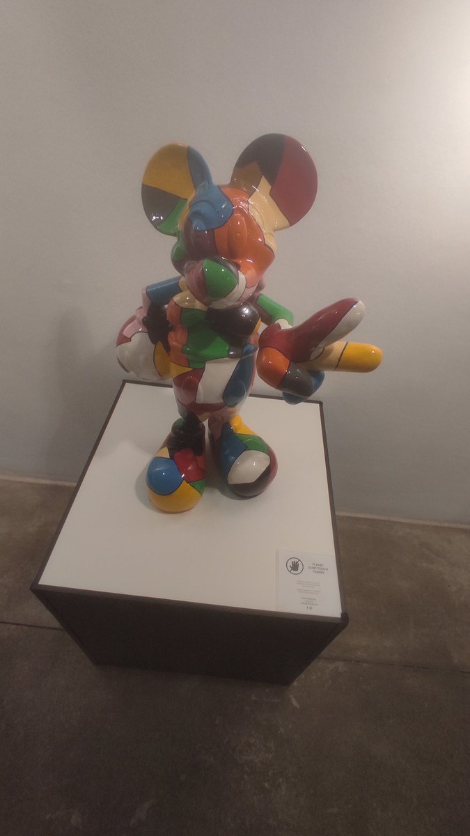 EnrCasanova's tweet photo. Magnífica exposició de la feina d'en Juan Carlos Tur. #Modelant còmics, escultura en còmic. https://t.co/uPNPMHvtkm